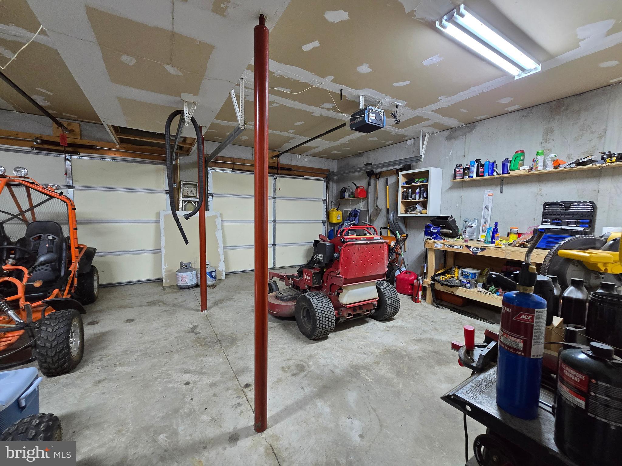 COLONIAL VILLAGE - Residential