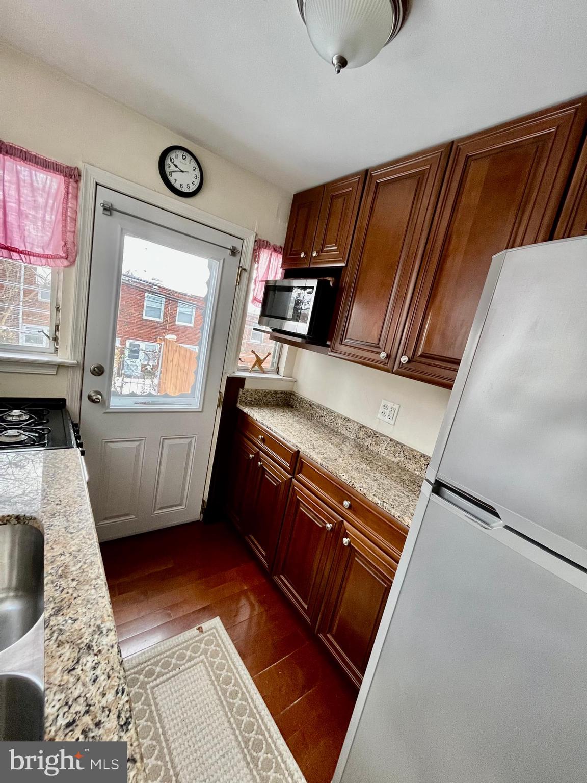 EAST FALLS - Residential Lease