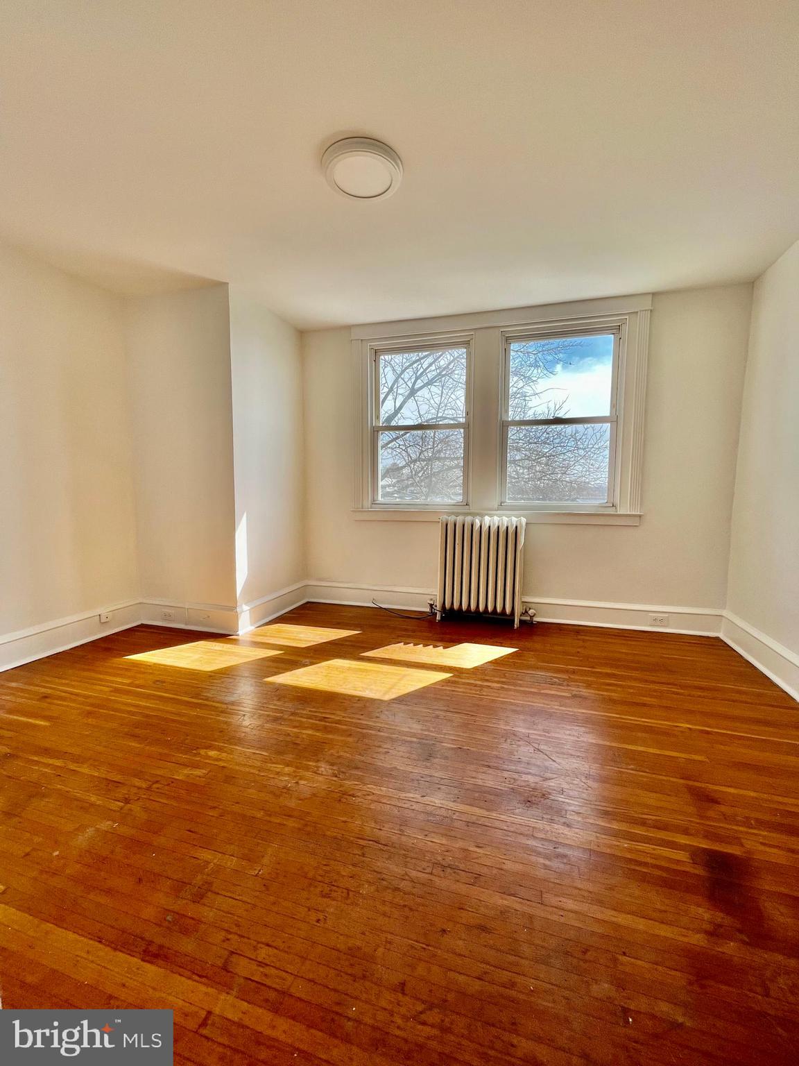 EAST FALLS - Residential Lease