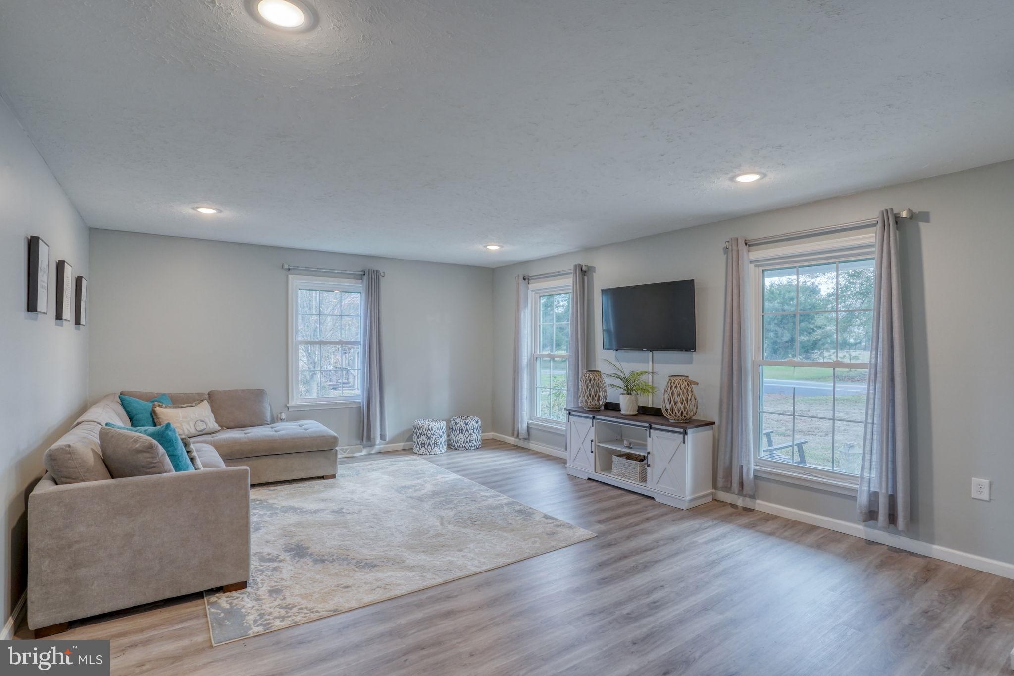 1549 PERSIMMON TREE LANE