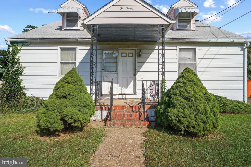 Photo of 220 Poplar Avenue, GLEN BURNIE, MD 21061 (MLS # MDAA2127896)