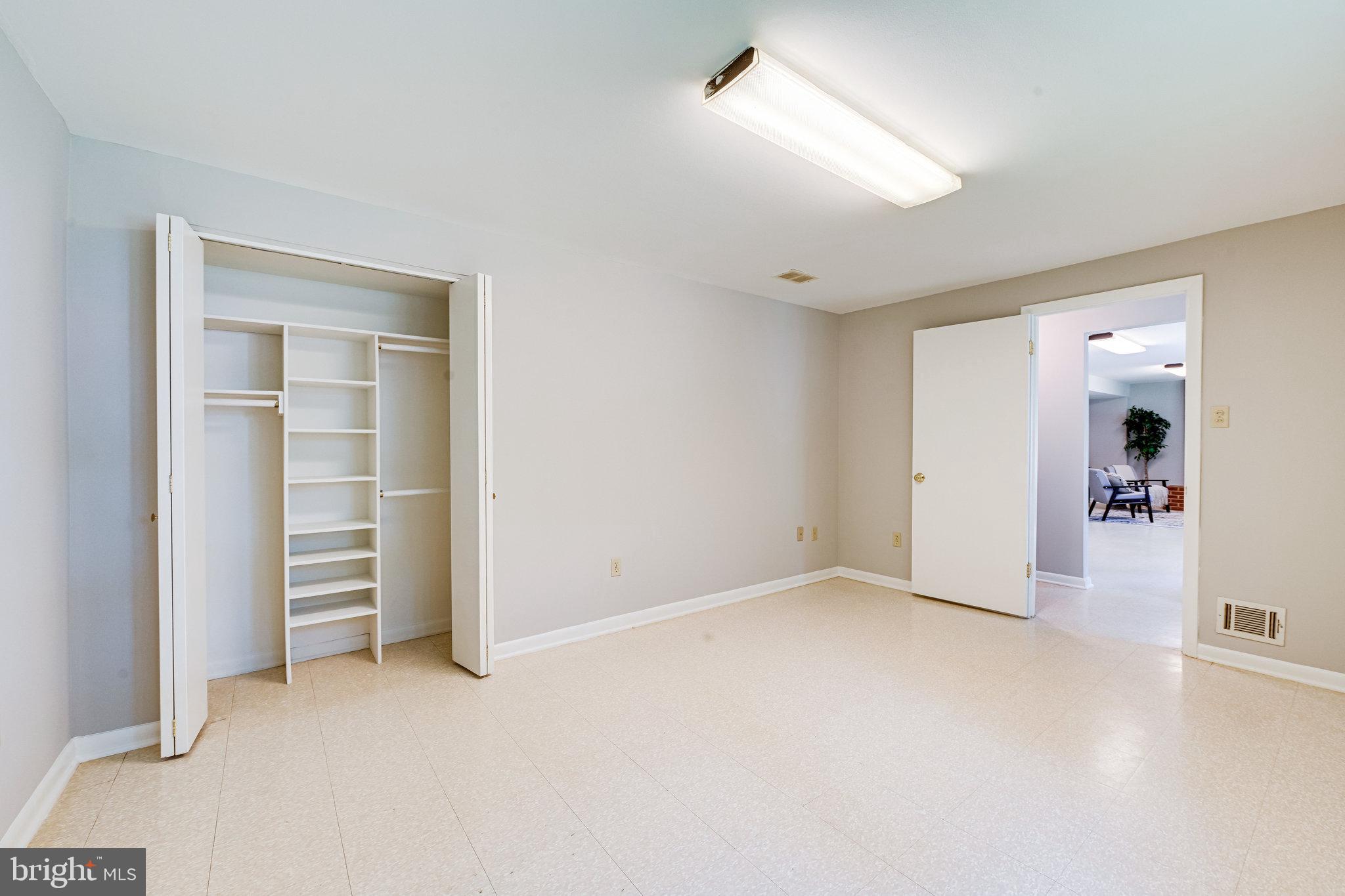 STONEWALL MANOR - Residential Lease