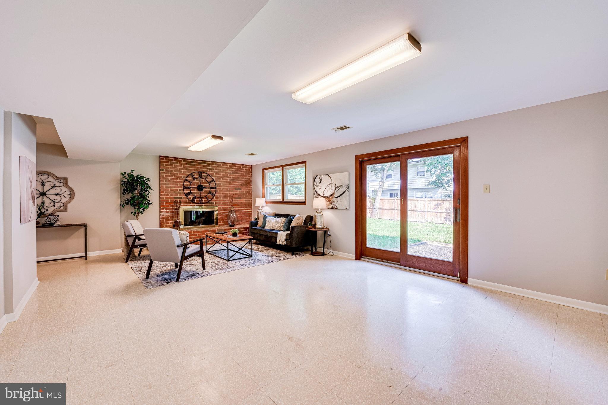 STONEWALL MANOR - Residential Lease