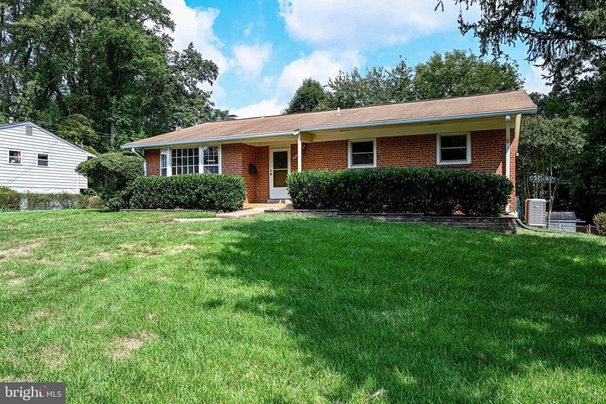 Full of natural light, clean, and loaded with space in Stonewall Manor neighborhood of Vienna, VA. This 4 Bedroom, 3 Bath home has everything you need inside and out. Eat in Kitchen, separate dining, living room, and lower level rec room with brick, wood burning, fireplace. The lower level bedroom could also serve as a home office or study. Plenty of storage and room for hobbies; flat, fully fenced backyard. There is also a shed in the back available for additional storage.

12 month lease minimum; longer term preferred.