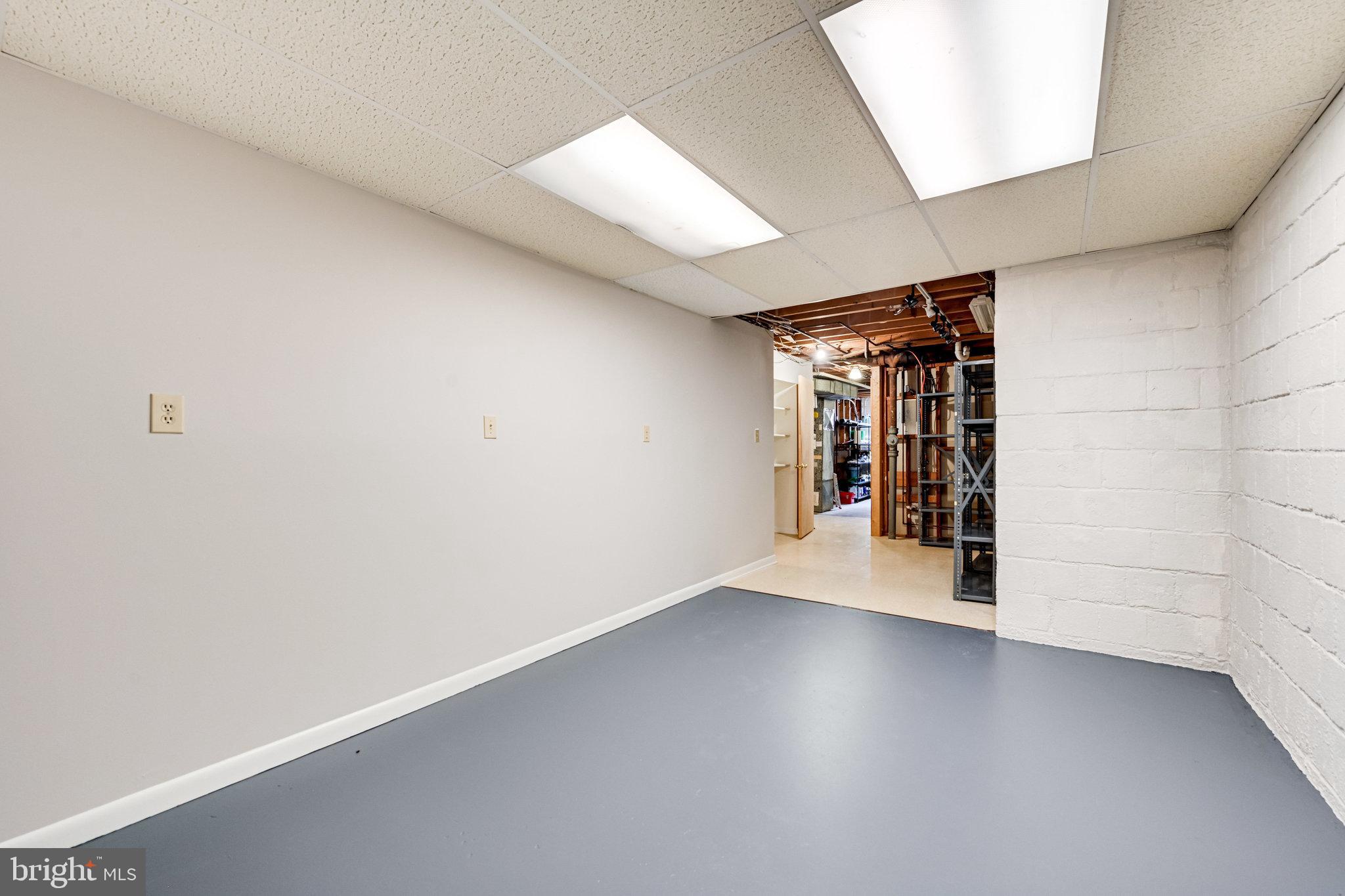 STONEWALL MANOR - Residential Lease