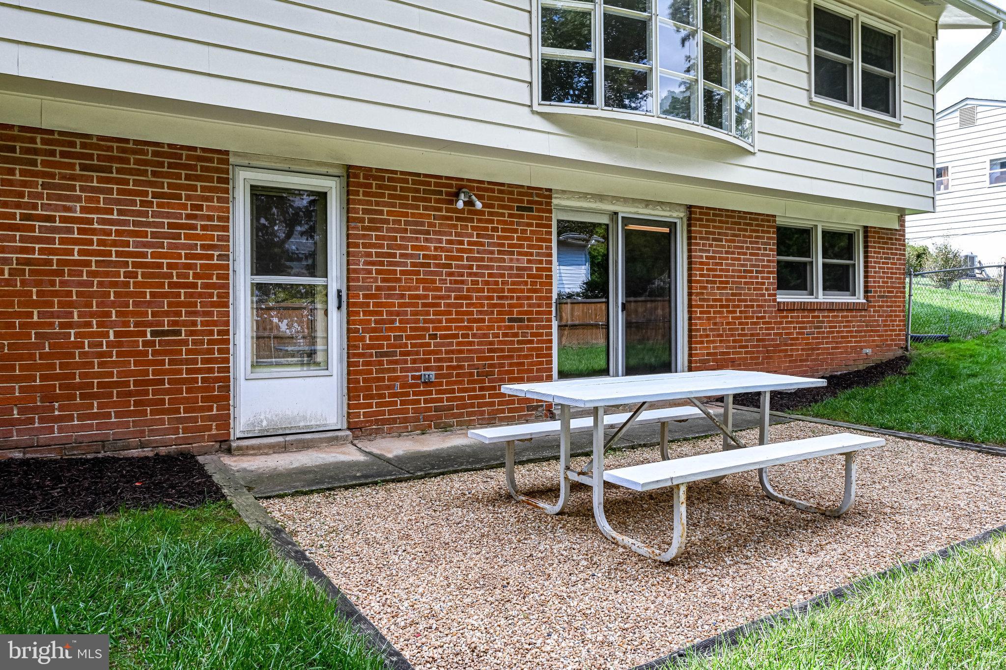 STONEWALL MANOR - Residential Lease