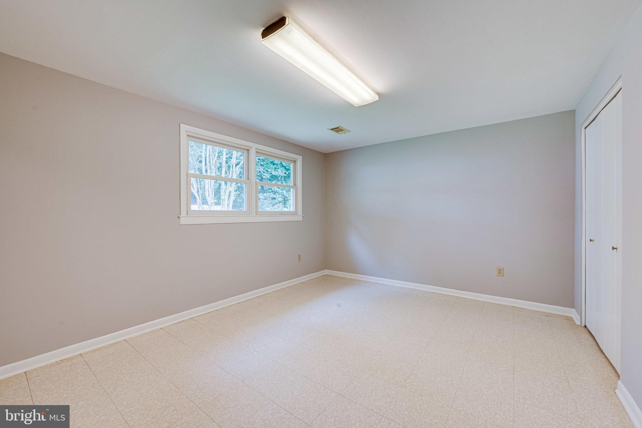 STONEWALL MANOR - Residential Lease