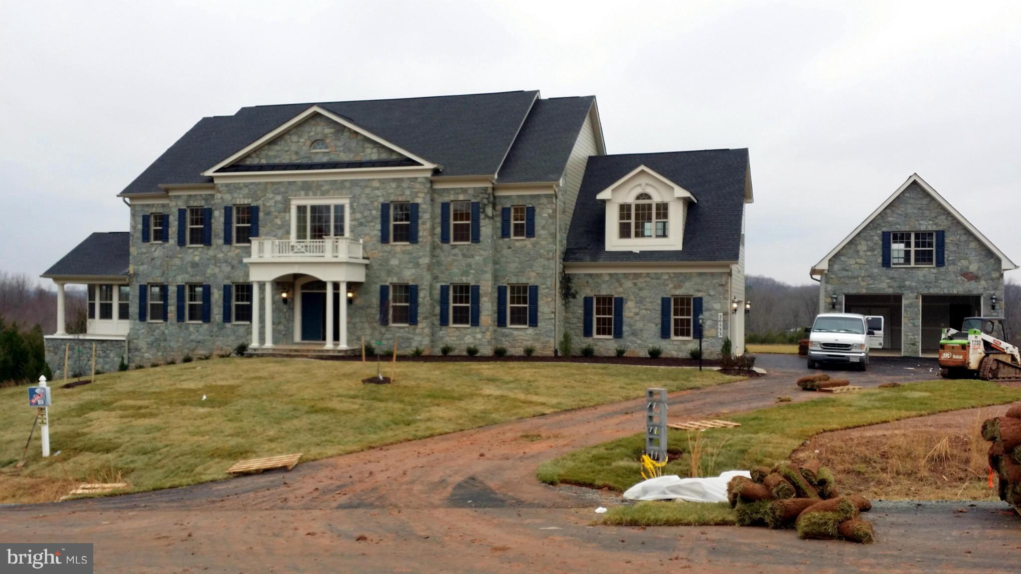 STONE FOX ESTATES - Residential