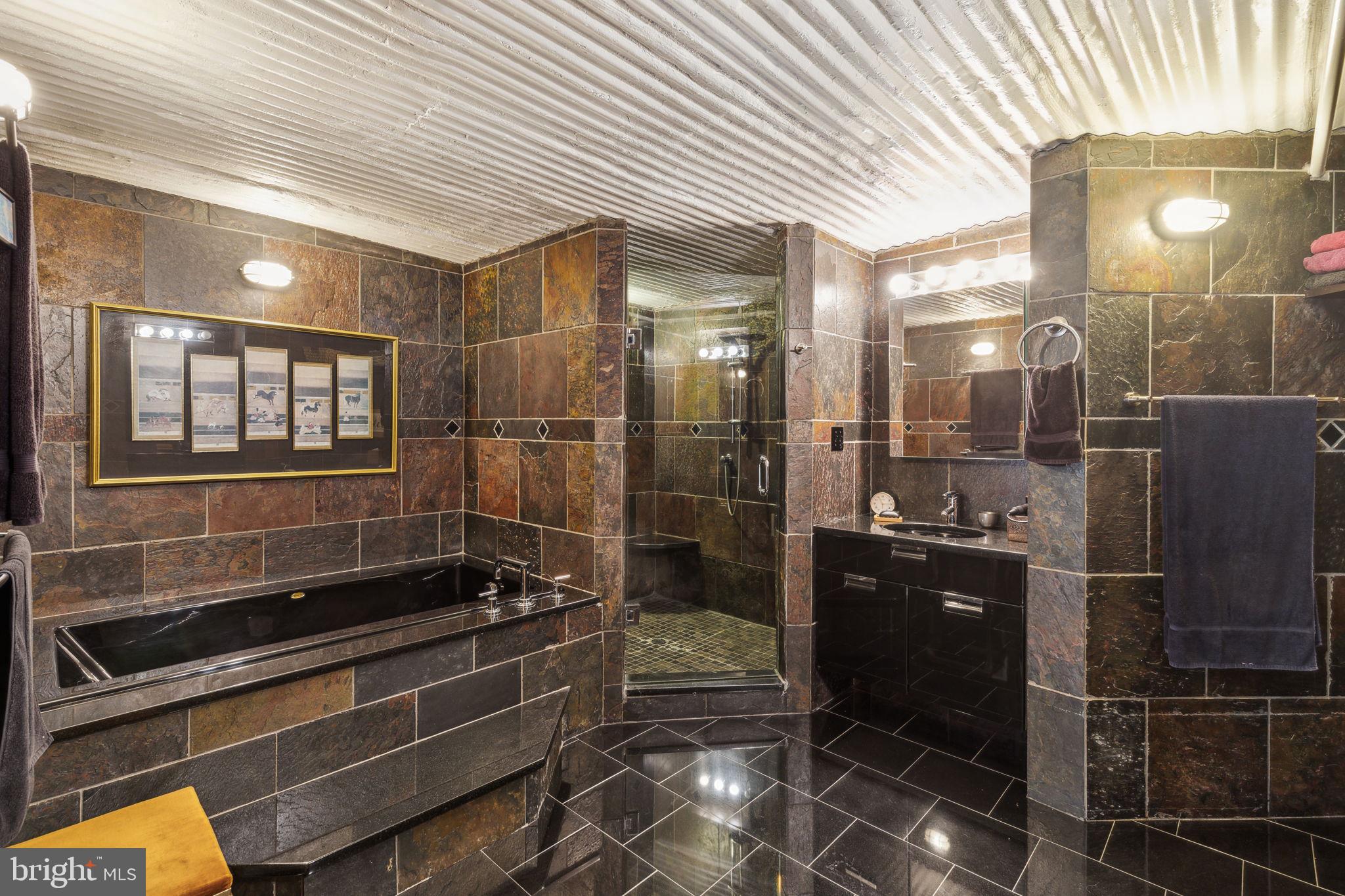 LOGAN SQUARE - Residential