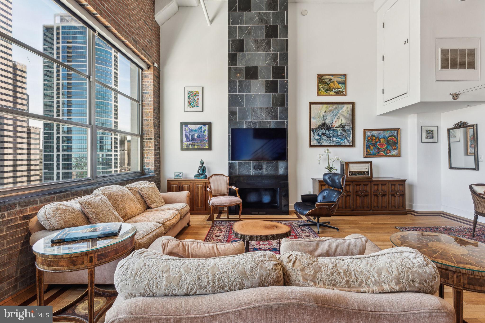 LOGAN SQUARE - Residential