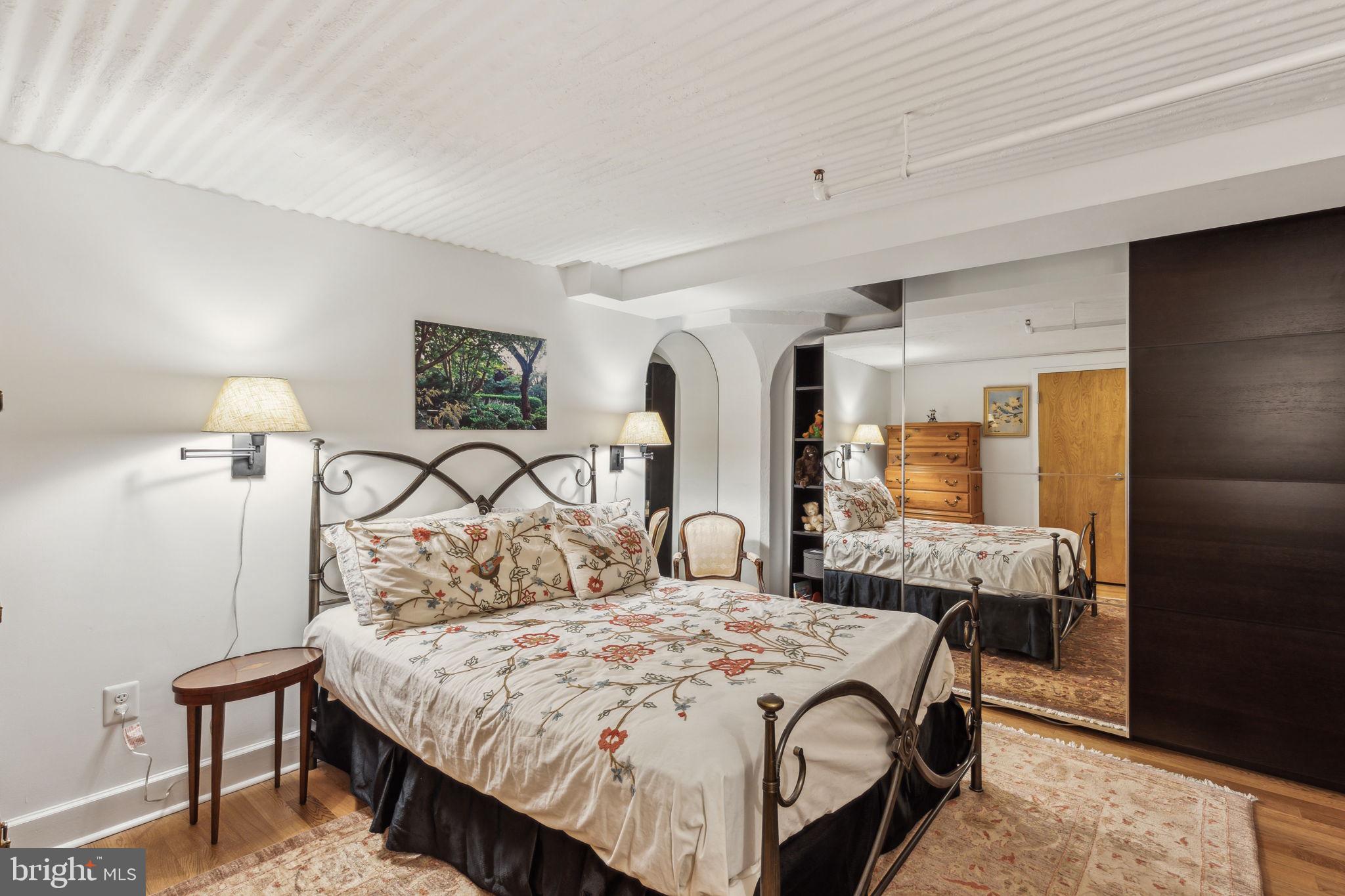 LOGAN SQUARE - Residential