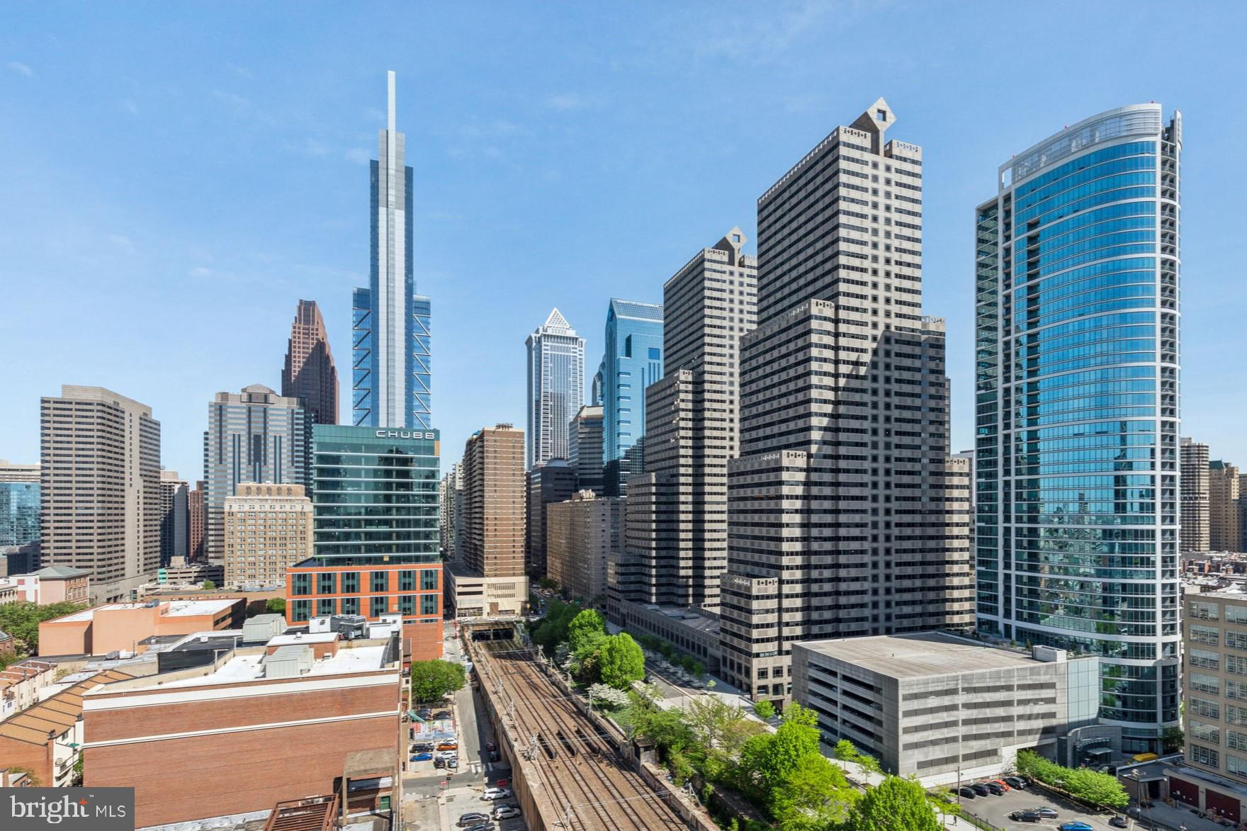 LOGAN SQUARE - Residential