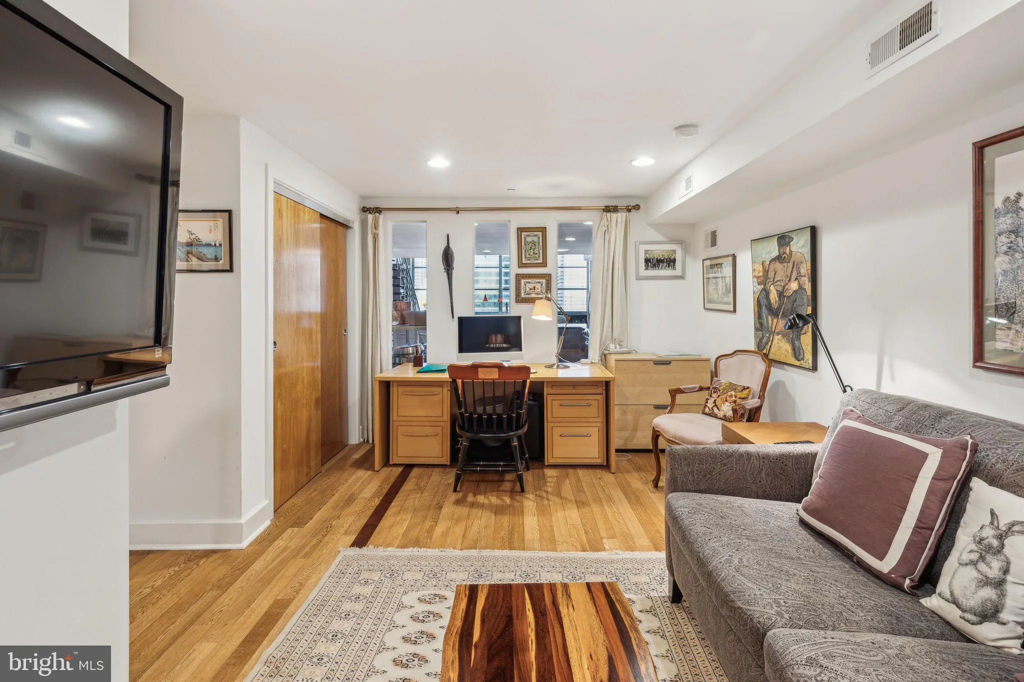 Philadelphia, Pennsylvania 19103, United States, 3 Bedrooms Bedrooms, ,2 BathroomsBathrooms,Residential,Active,127298
