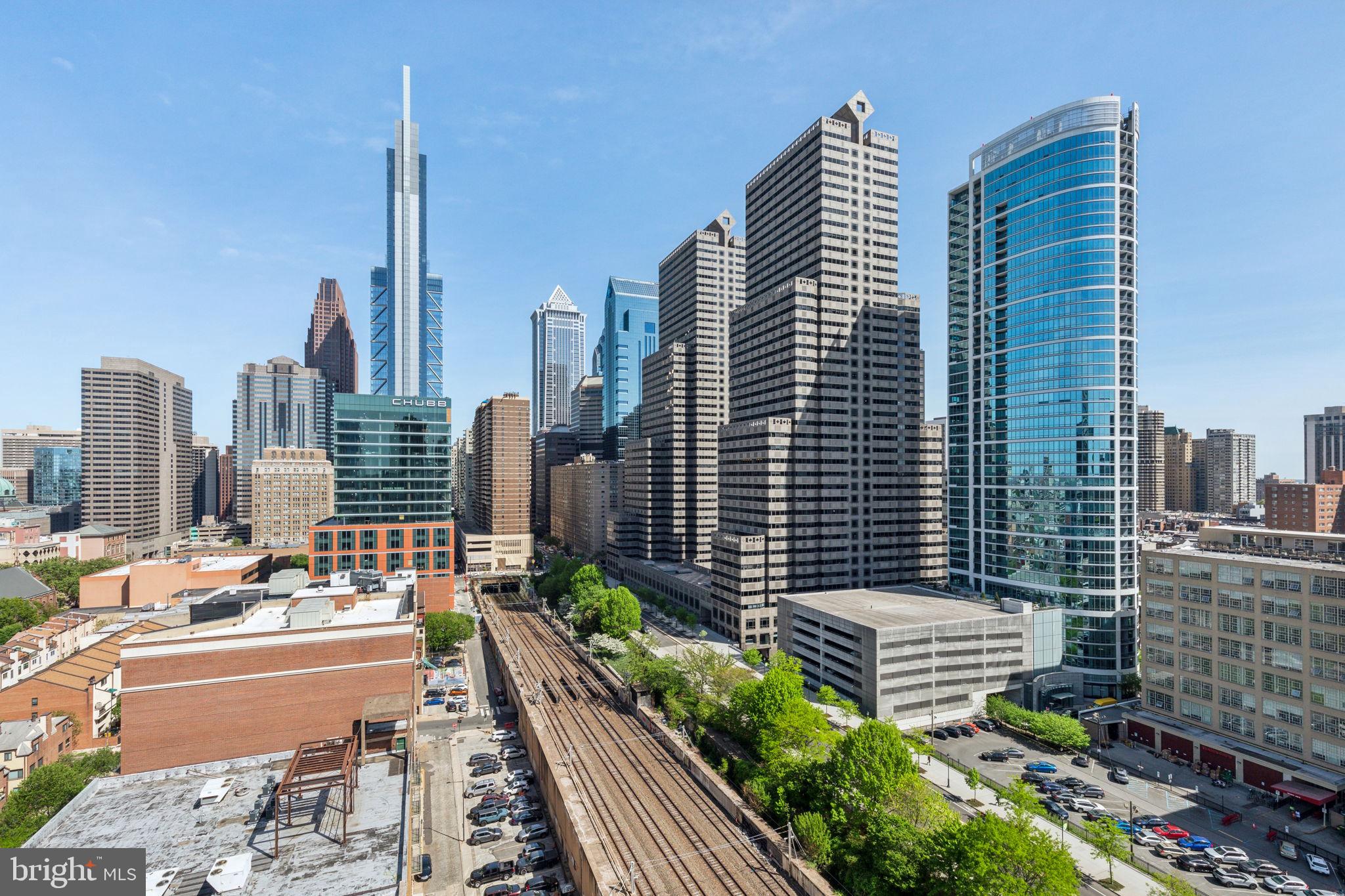 LOGAN SQUARE - Residential