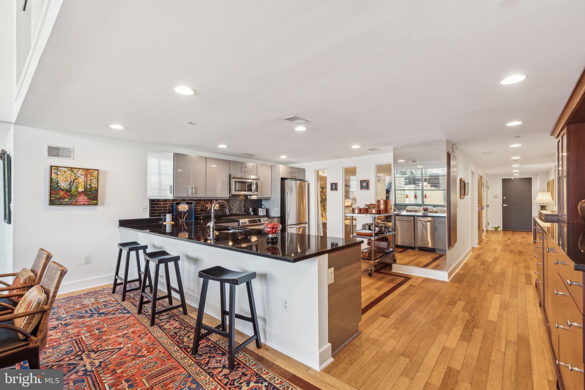 LOGAN SQUARE - Residential