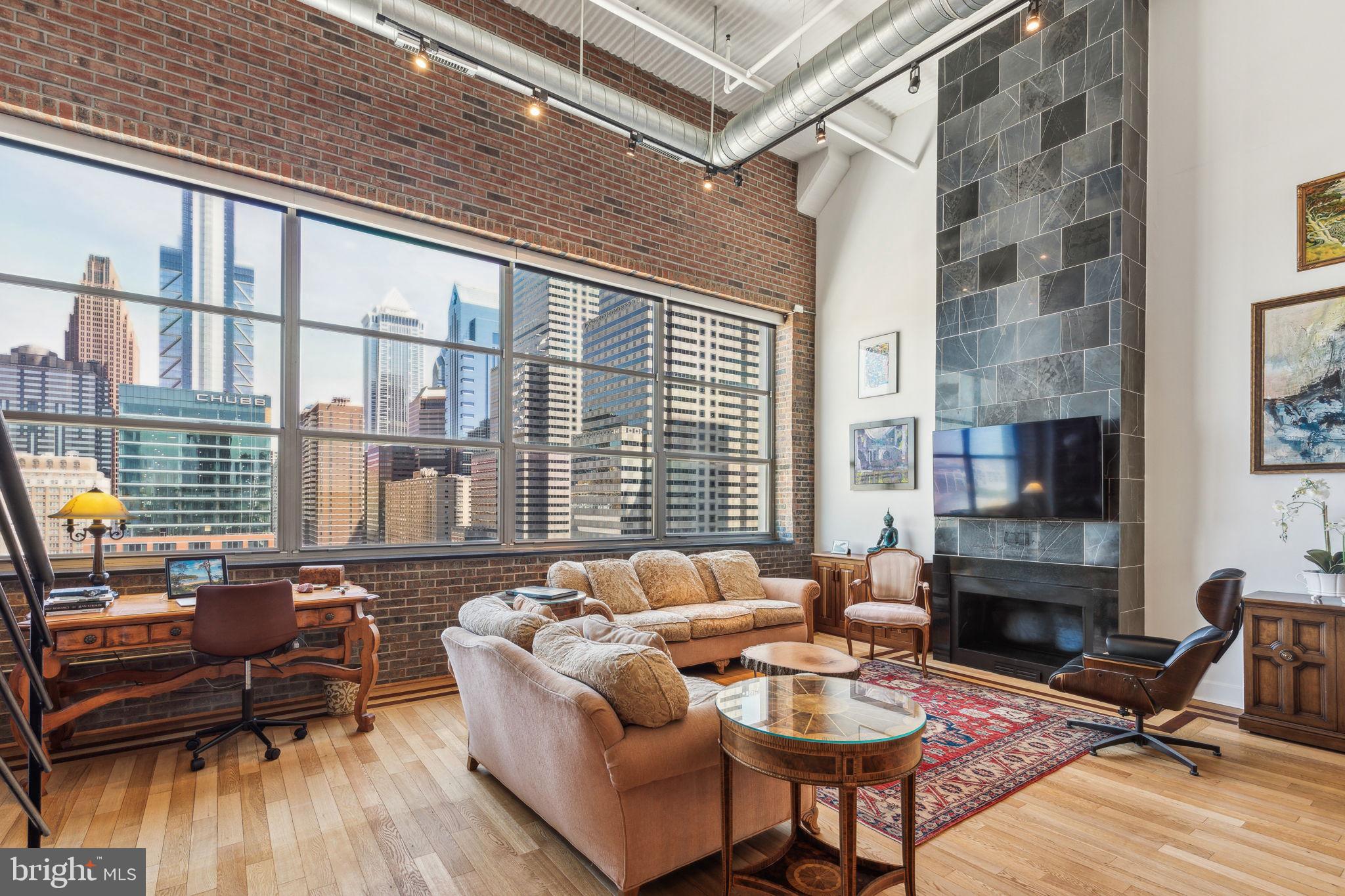 LOGAN SQUARE - Residential