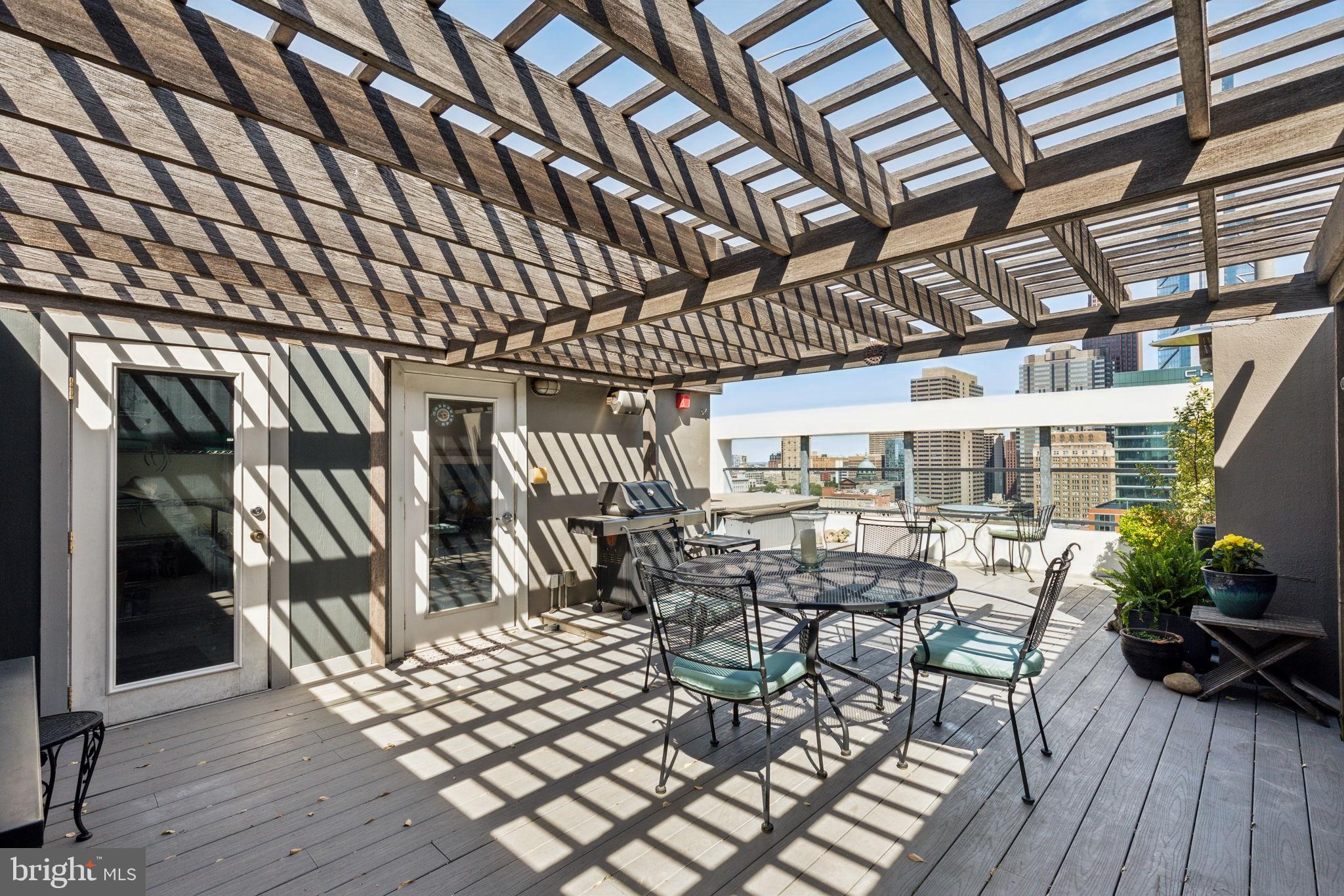 LOGAN SQUARE - Residential