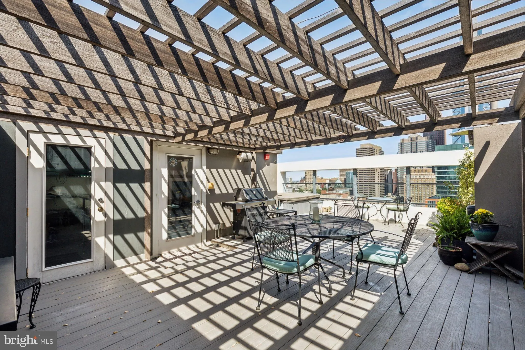 Philadelphia, Pennsylvania 19103, United States, 3 Bedrooms Bedrooms, ,2 BathroomsBathrooms,Residential,Active,127298