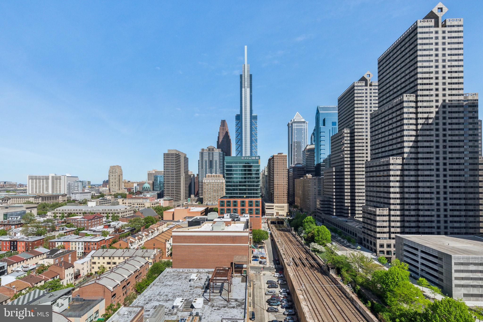 LOGAN SQUARE - Residential