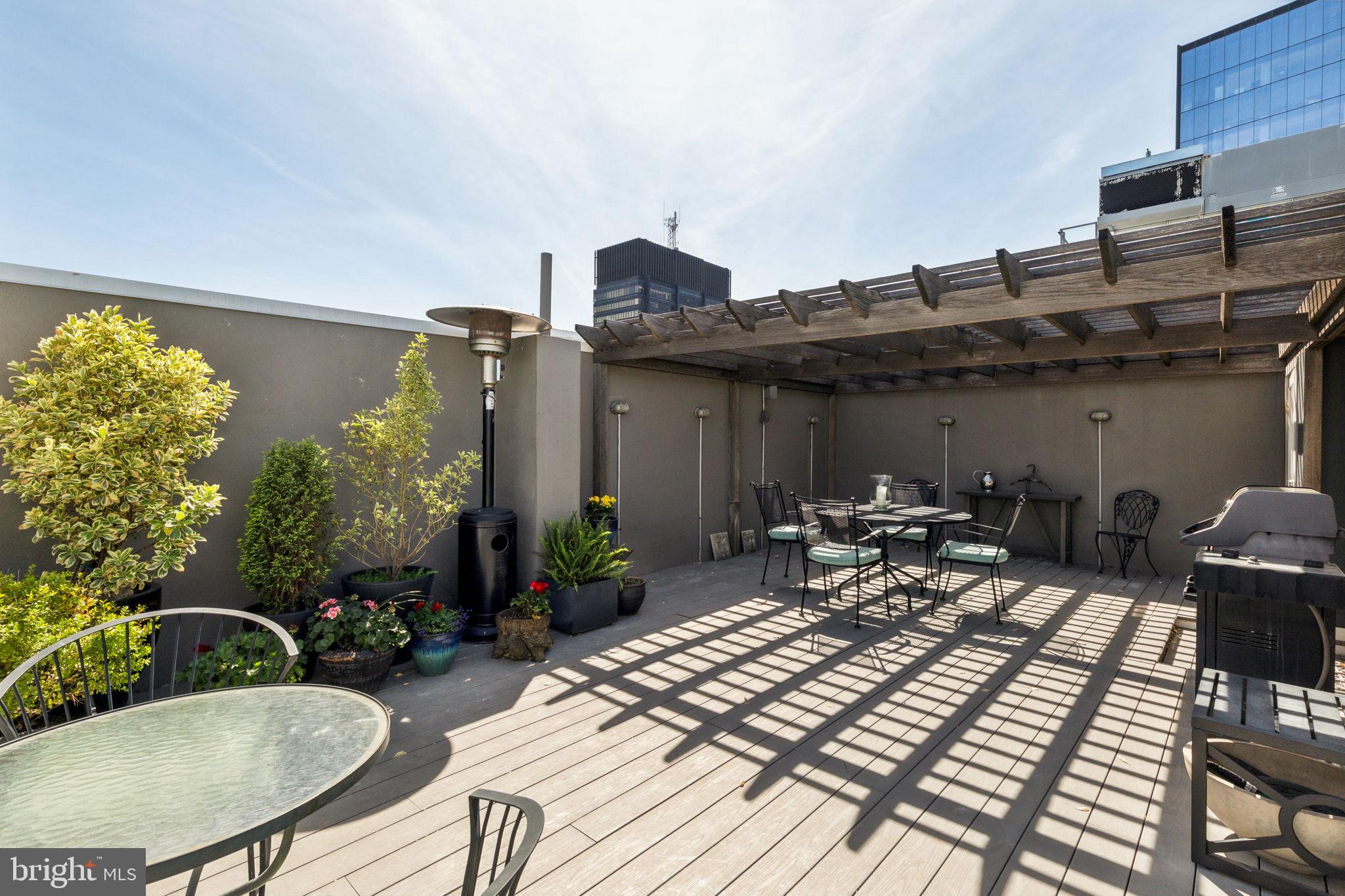 LOGAN SQUARE - Residential