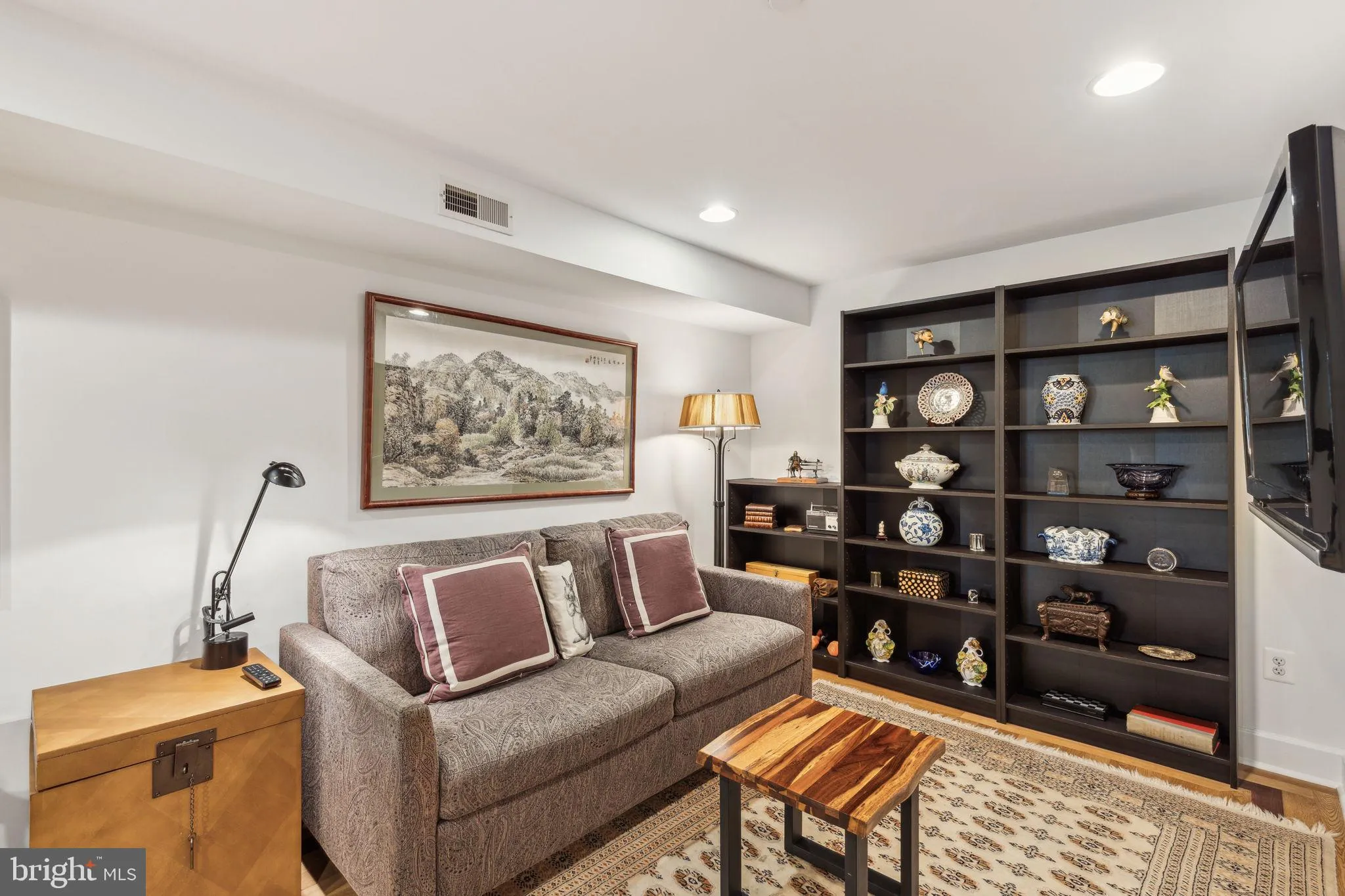 Philadelphia, Pennsylvania 19103, United States, 3 Bedrooms Bedrooms, ,2 BathroomsBathrooms,Residential,Active,127298