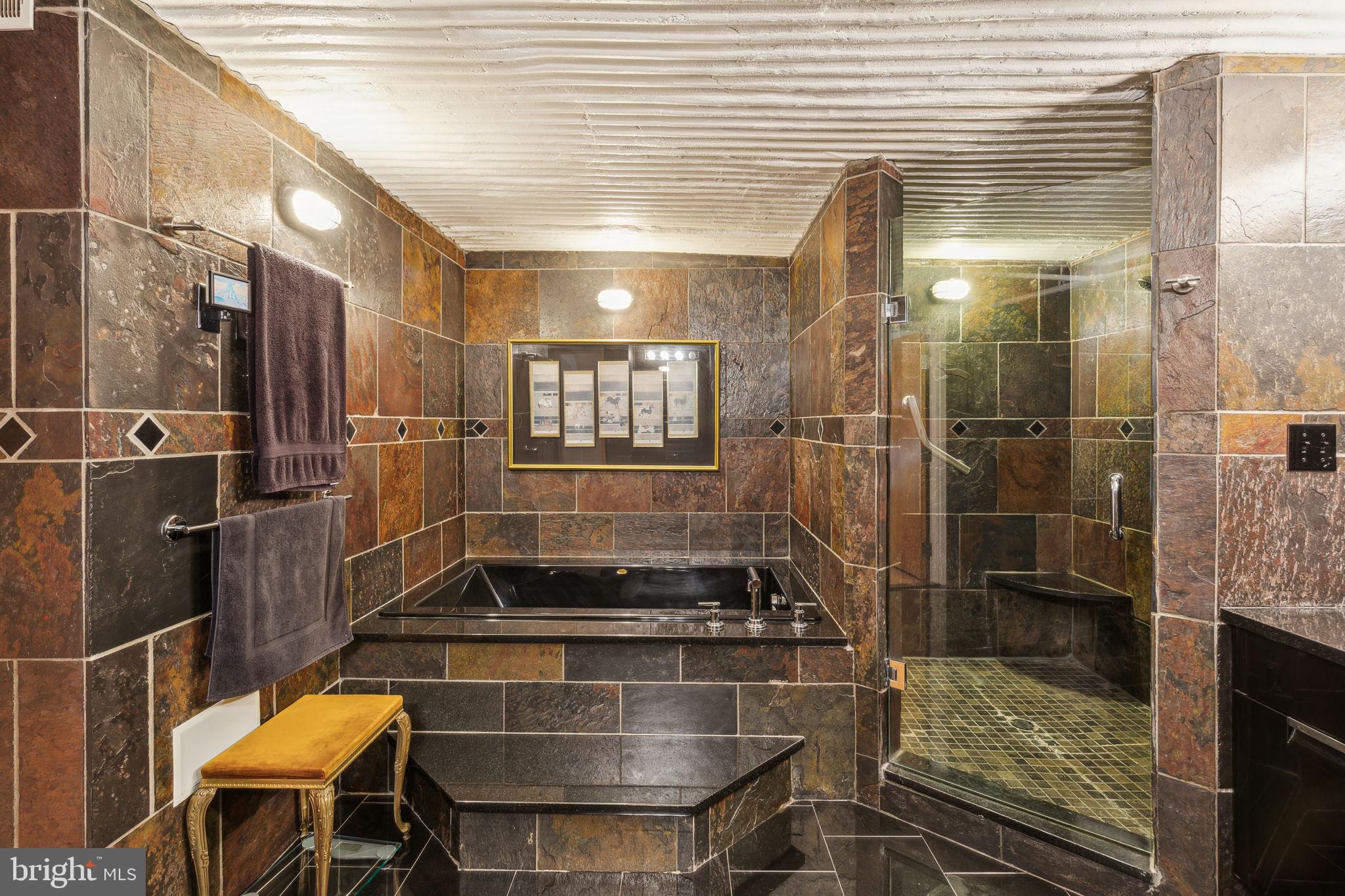 LOGAN SQUARE - Residential