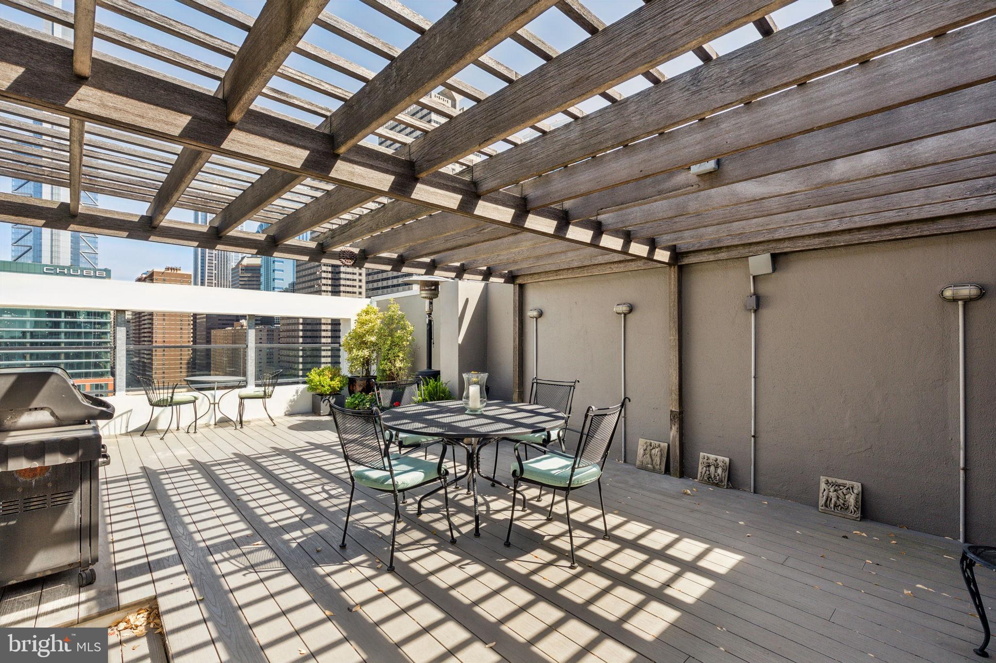 LOGAN SQUARE - Residential