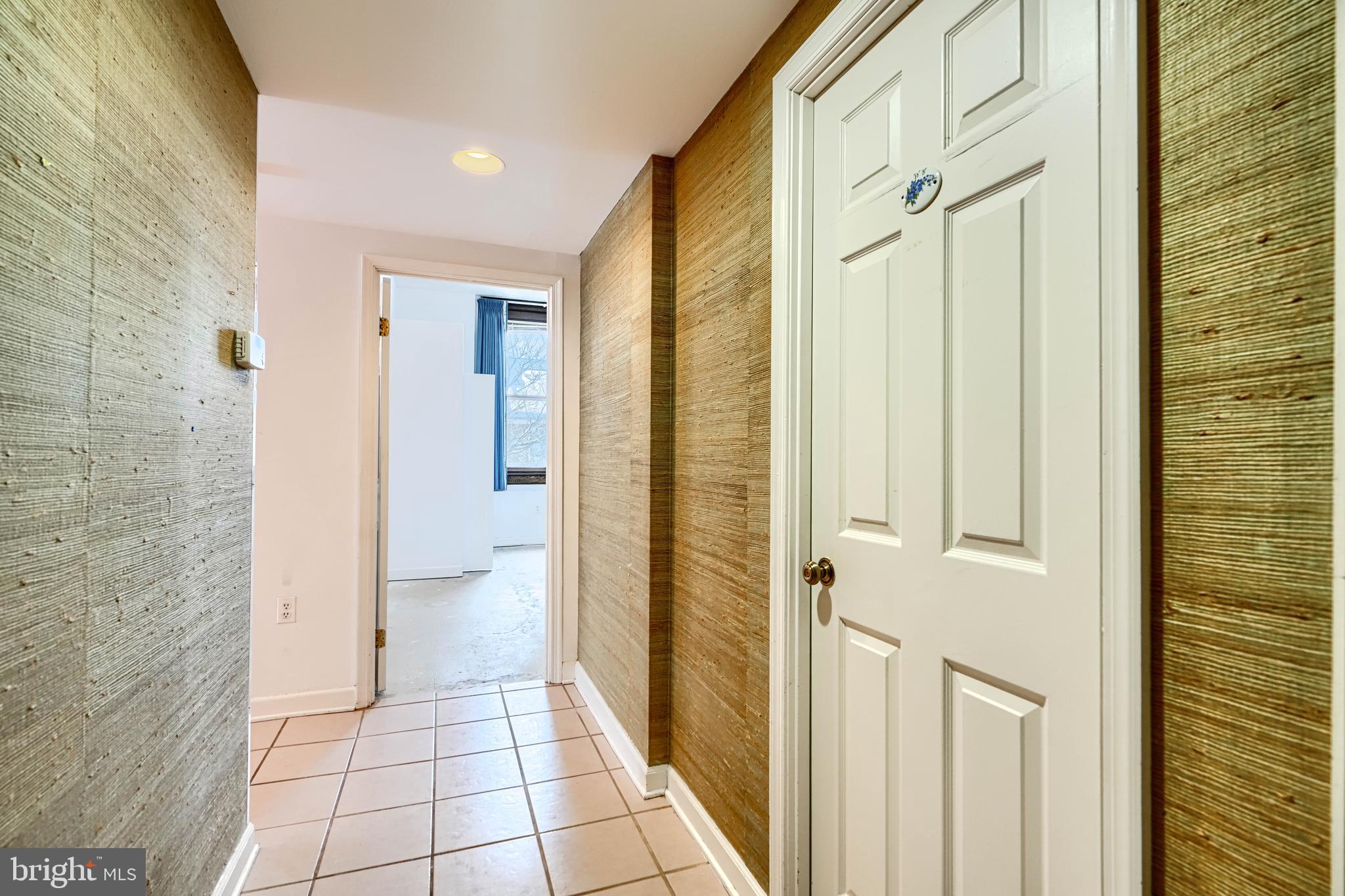 5712 ROLAND AVENUE 1E