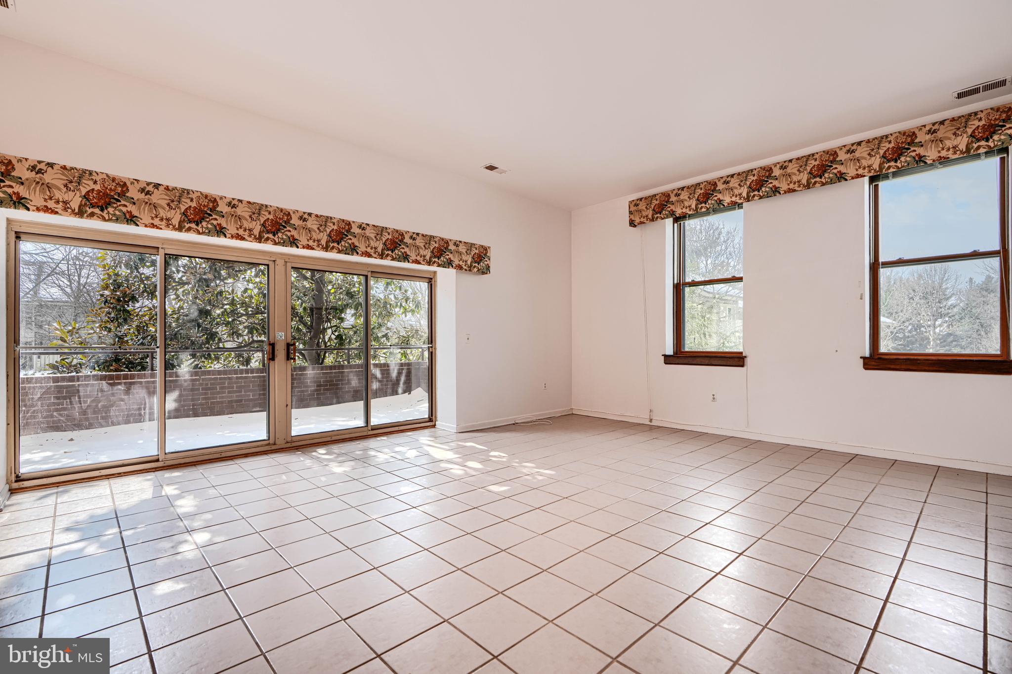 ROLAND PARK - Residential