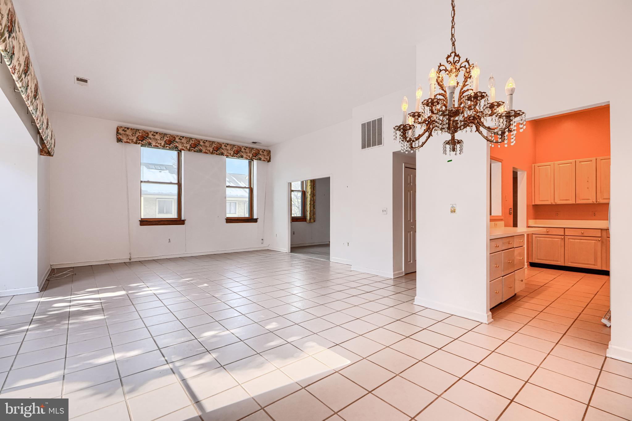 ROLAND PARK - Residential