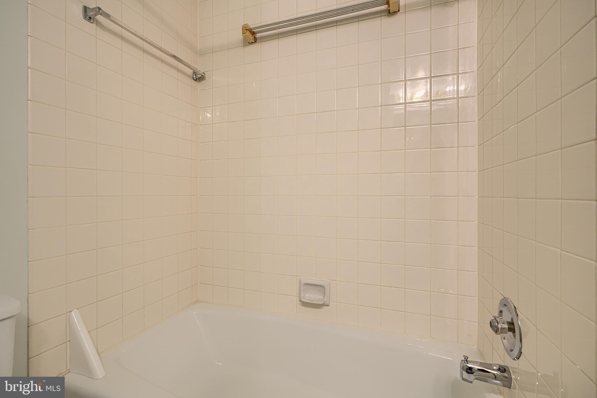 ROLAND PARK - Residential