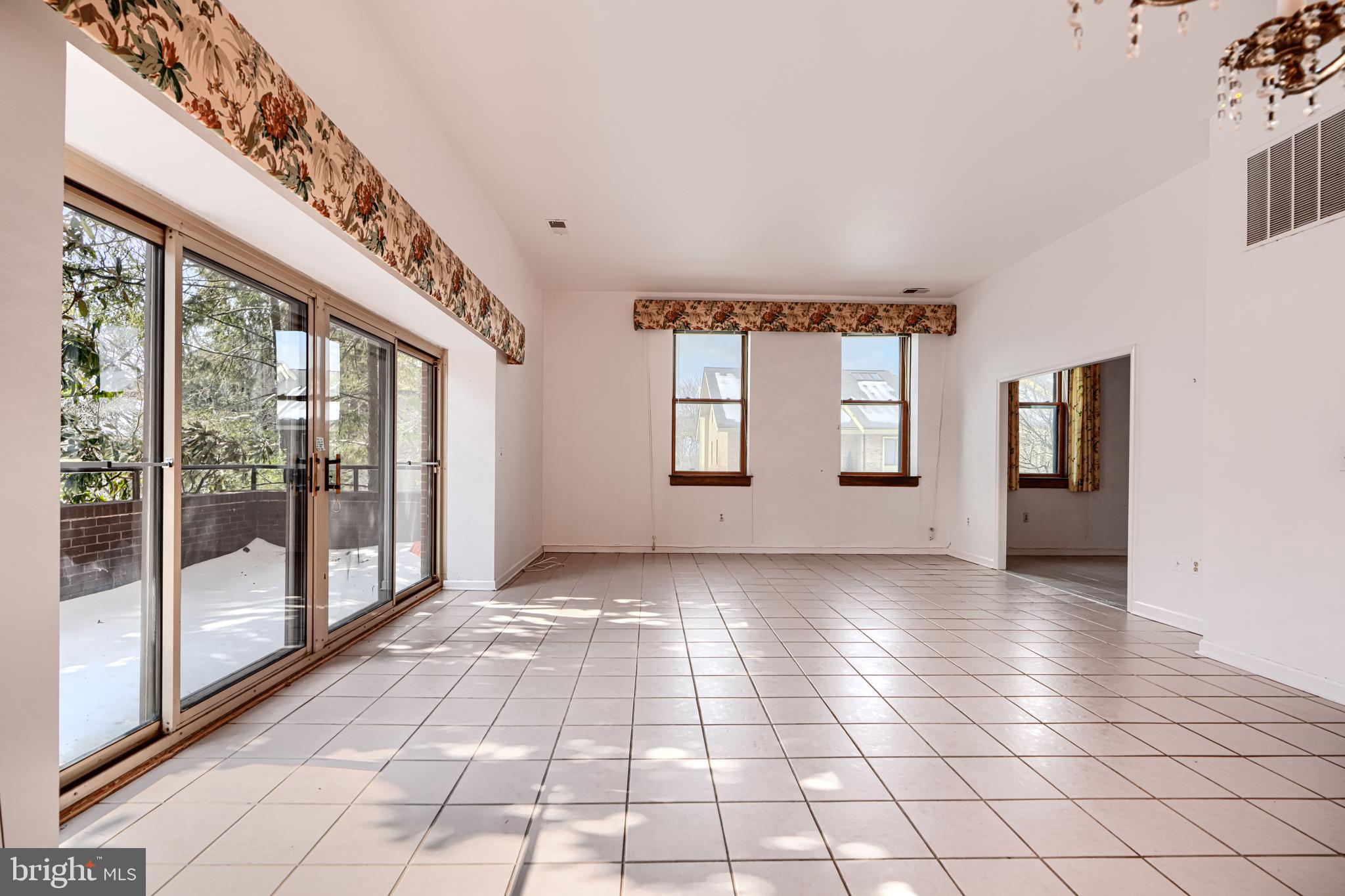 ROLAND PARK - Residential