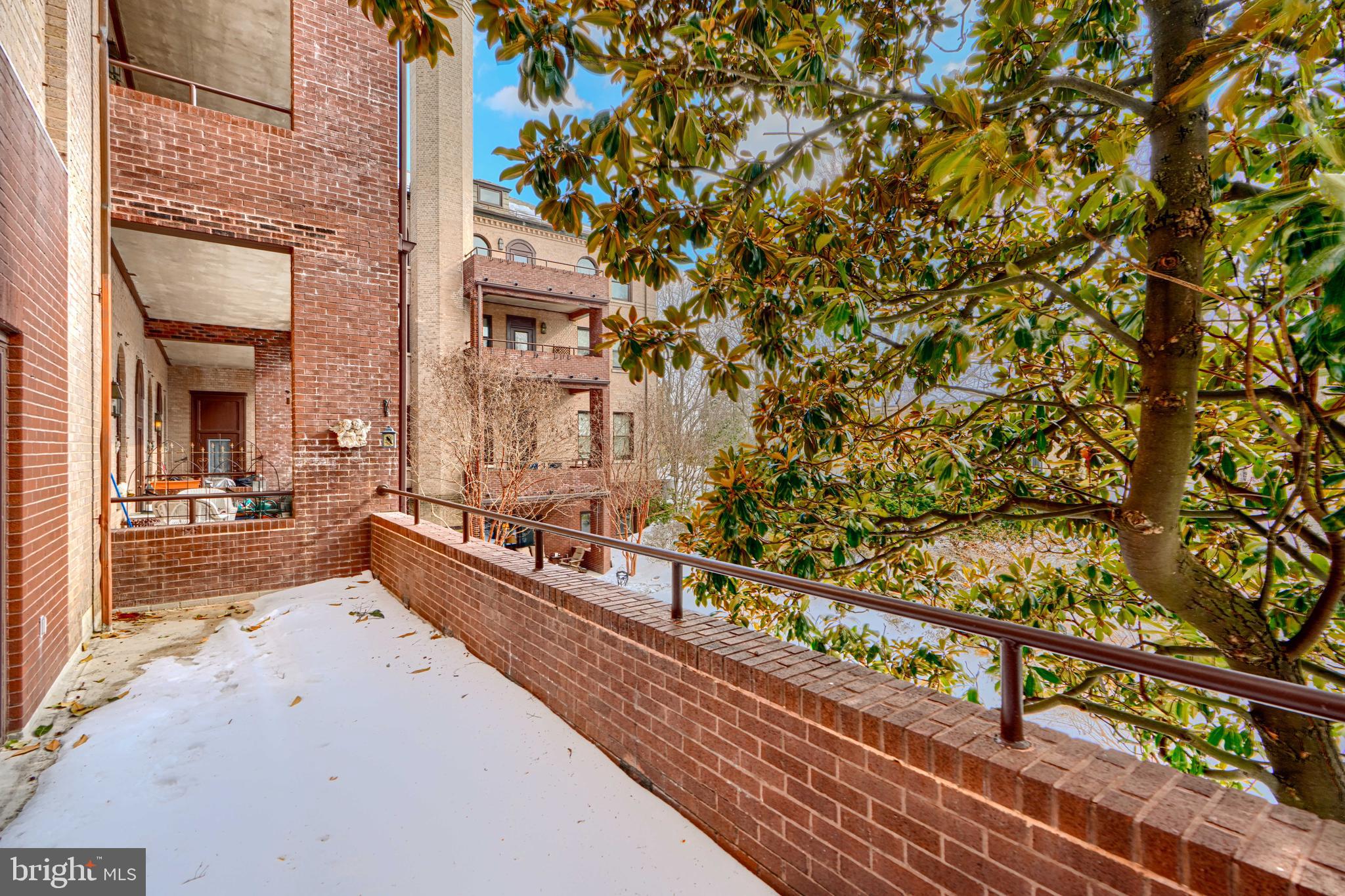 ROLAND PARK - Residential