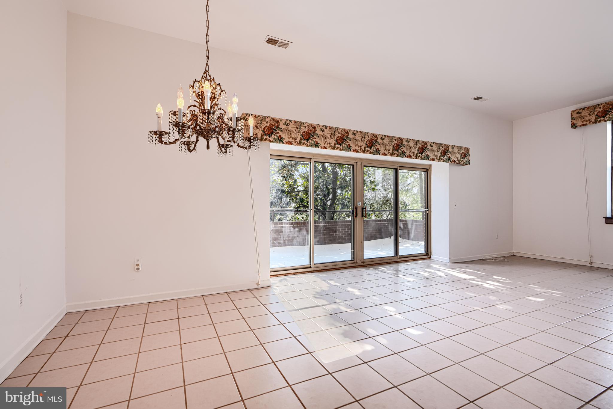 ROLAND PARK - Residential