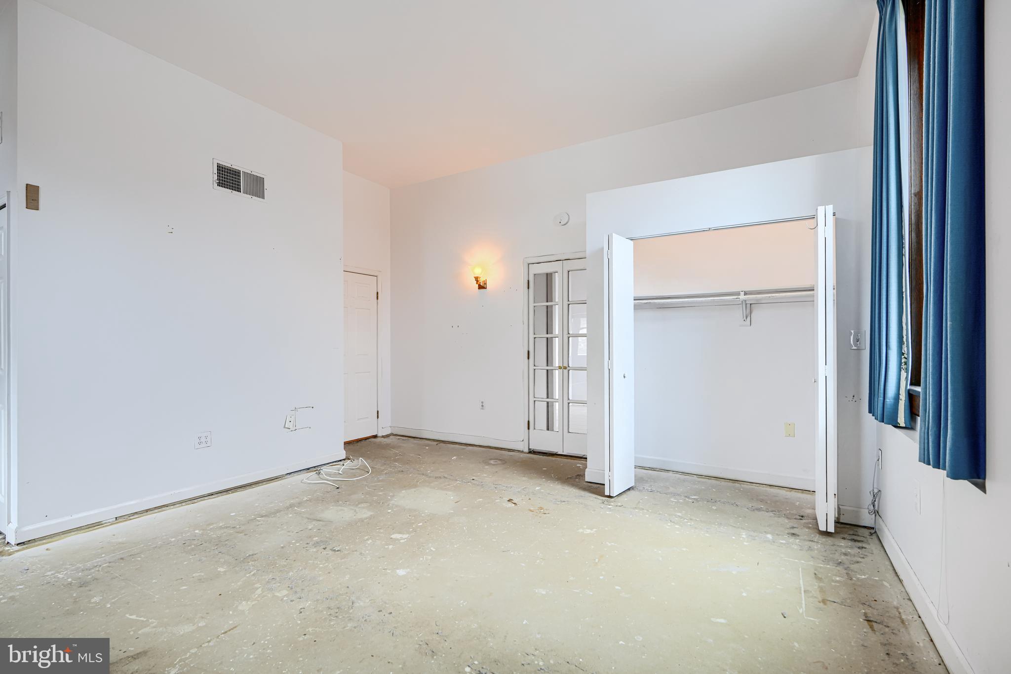 ROLAND PARK - Residential