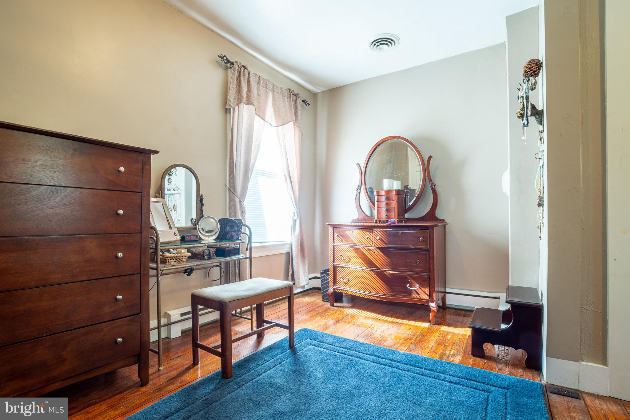 OAKLAND ESTATES - Residential