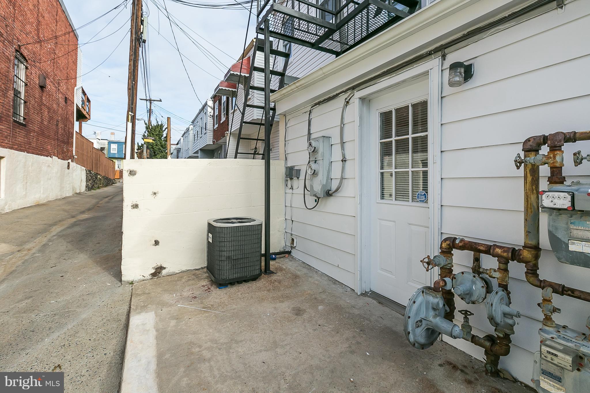 HAMPDEN HISTORIC DISTRICT - Residential Lease