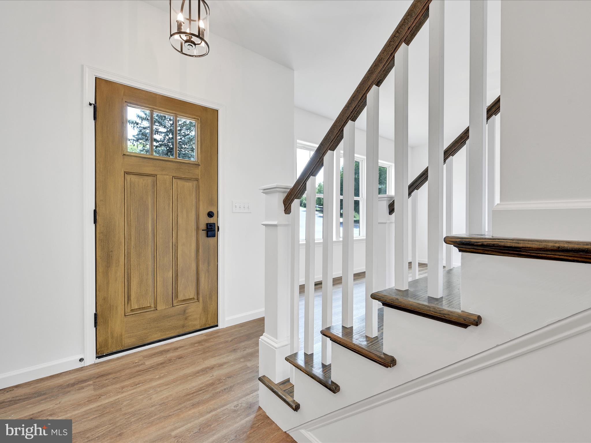 7 LANTERN COURT