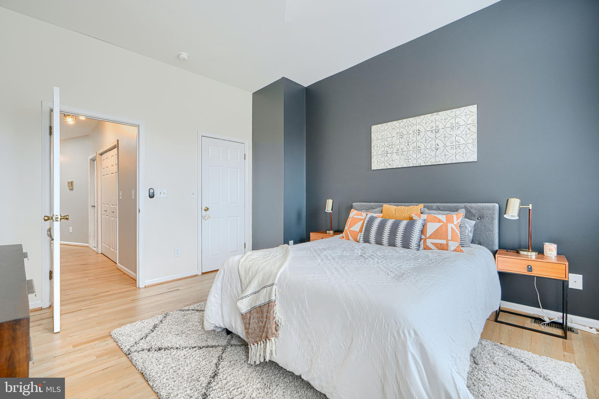 RIVERSIDE PARK - Residential