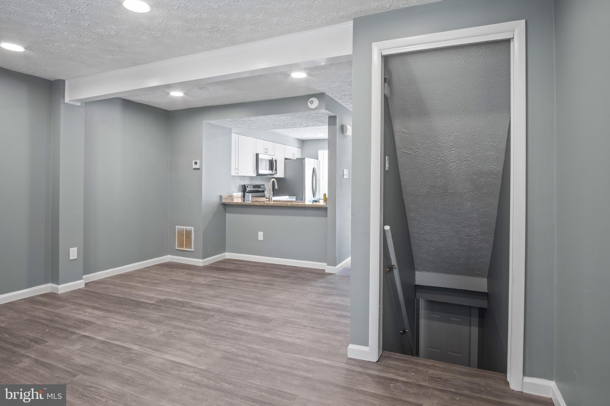 NEWINGTON FOREST - Residential