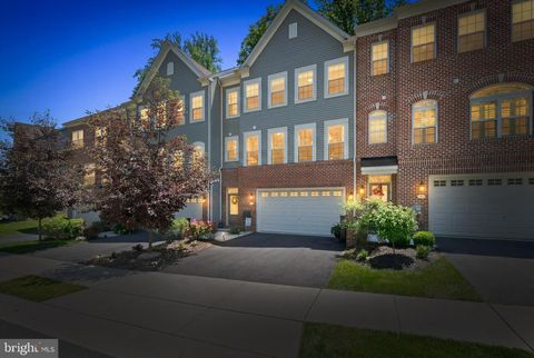 Townhouse For Sale - 110 Westhampton Drive<br/> New Castle County, WILMINGTON, DE 19808