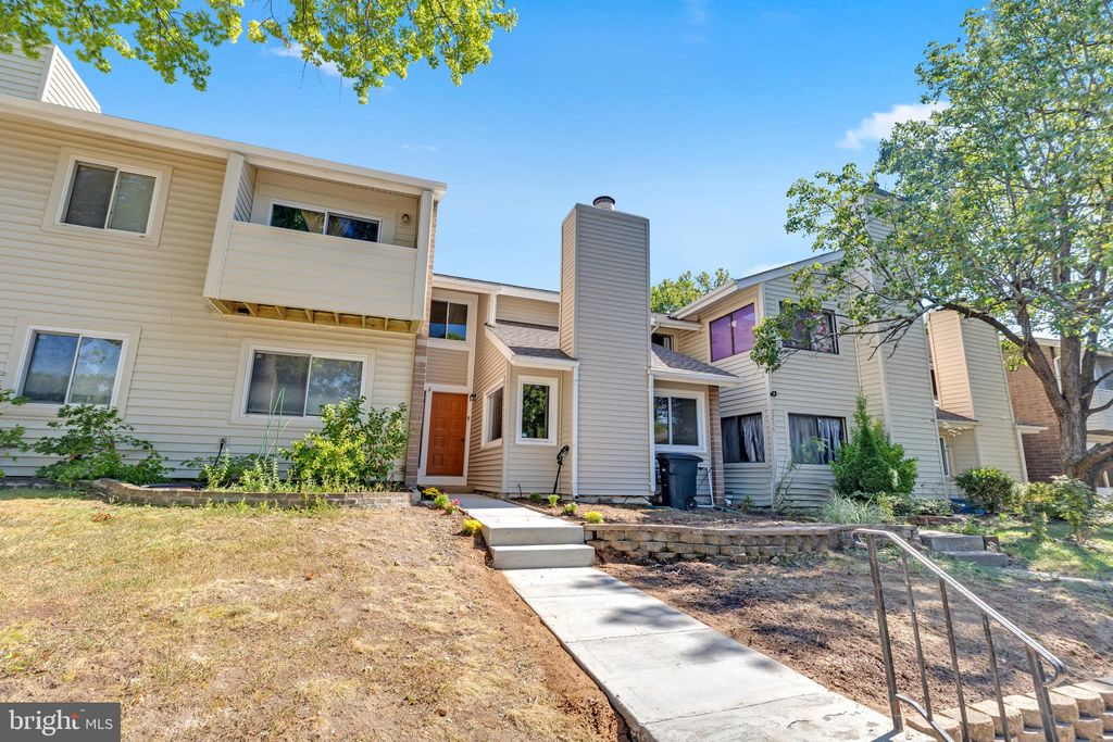 Photo of 2203 Saunders Drive, HERNDON, VA 20170 (MLS # VAFX2265900)