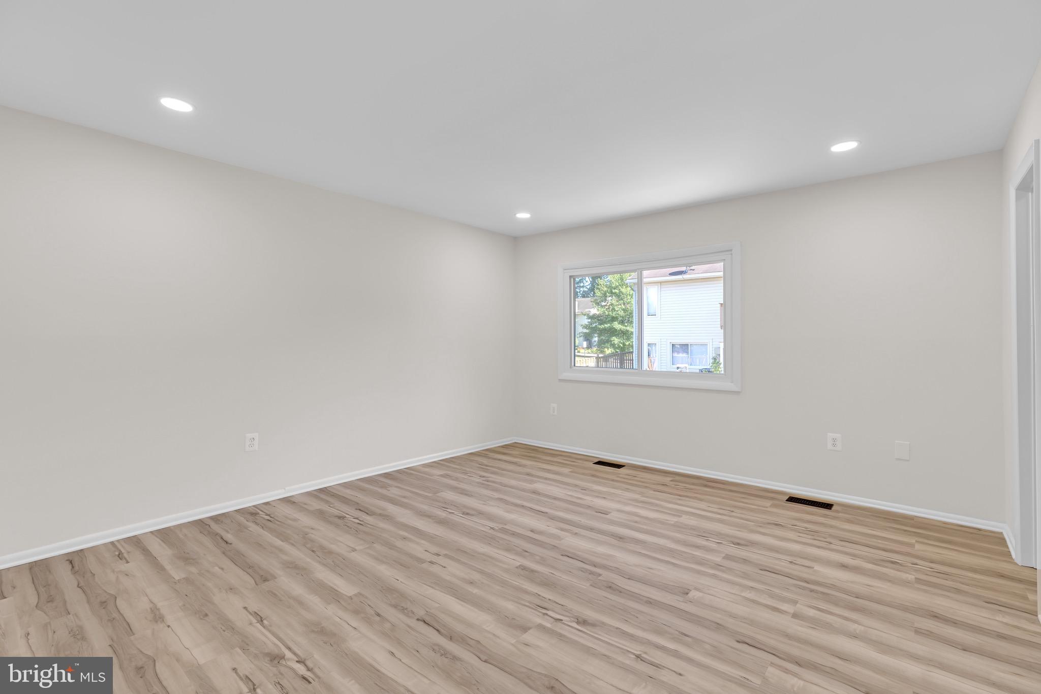 REFLECTION LAKE - Residential