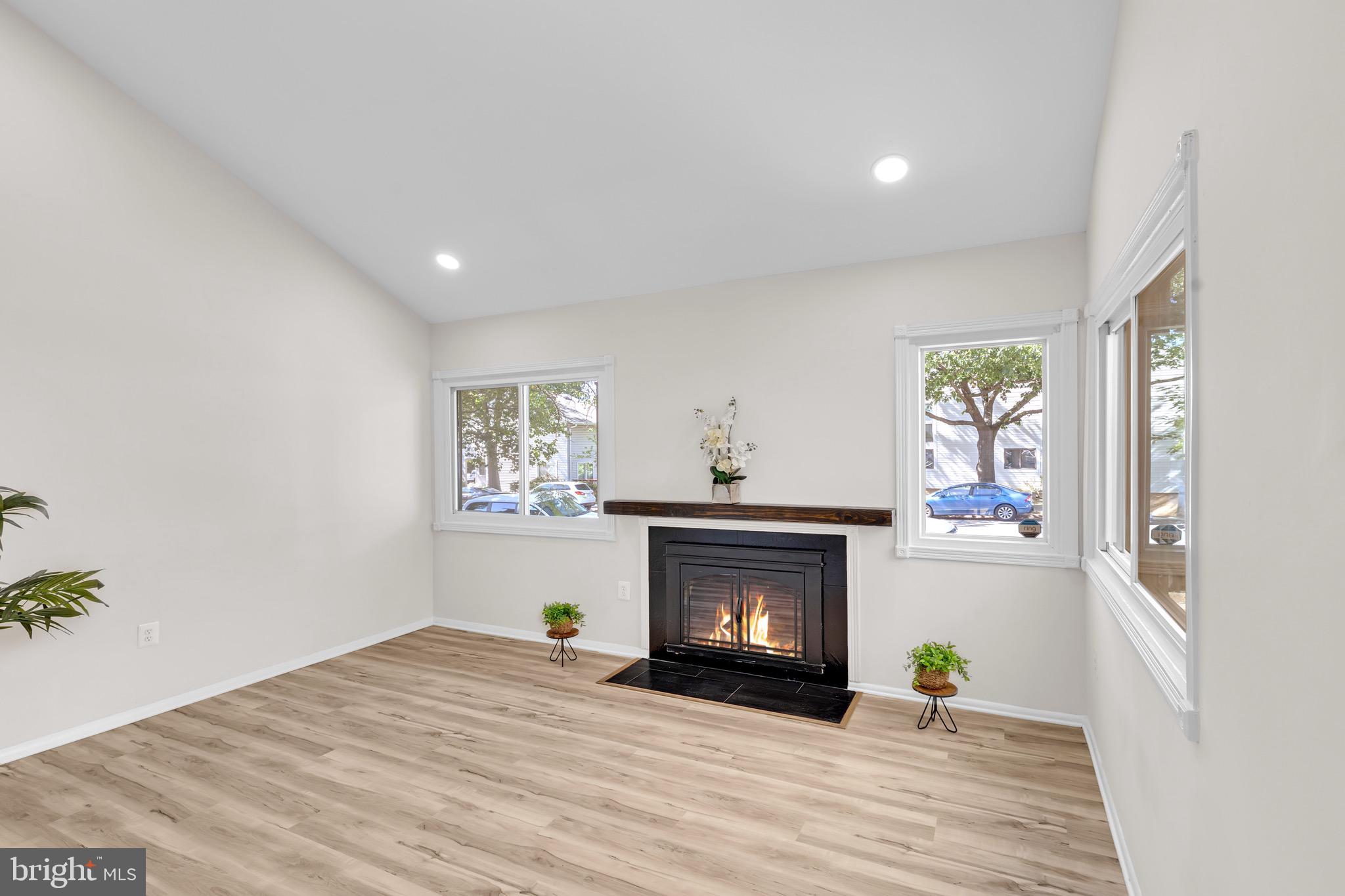 REFLECTION LAKE - Residential