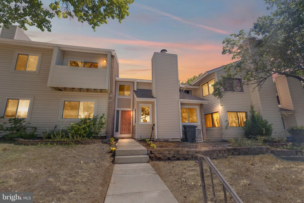 Photo of 2203 Saunders Drive, HERNDON, VA 20170 (MLS # VAFX2265900)