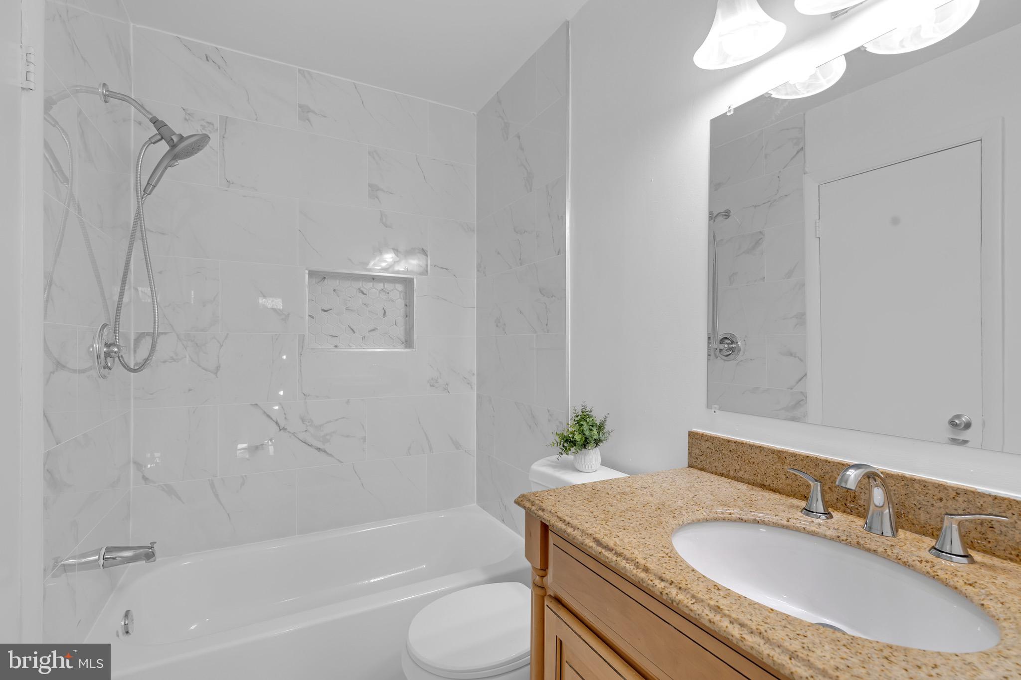 REFLECTION LAKE - Residential