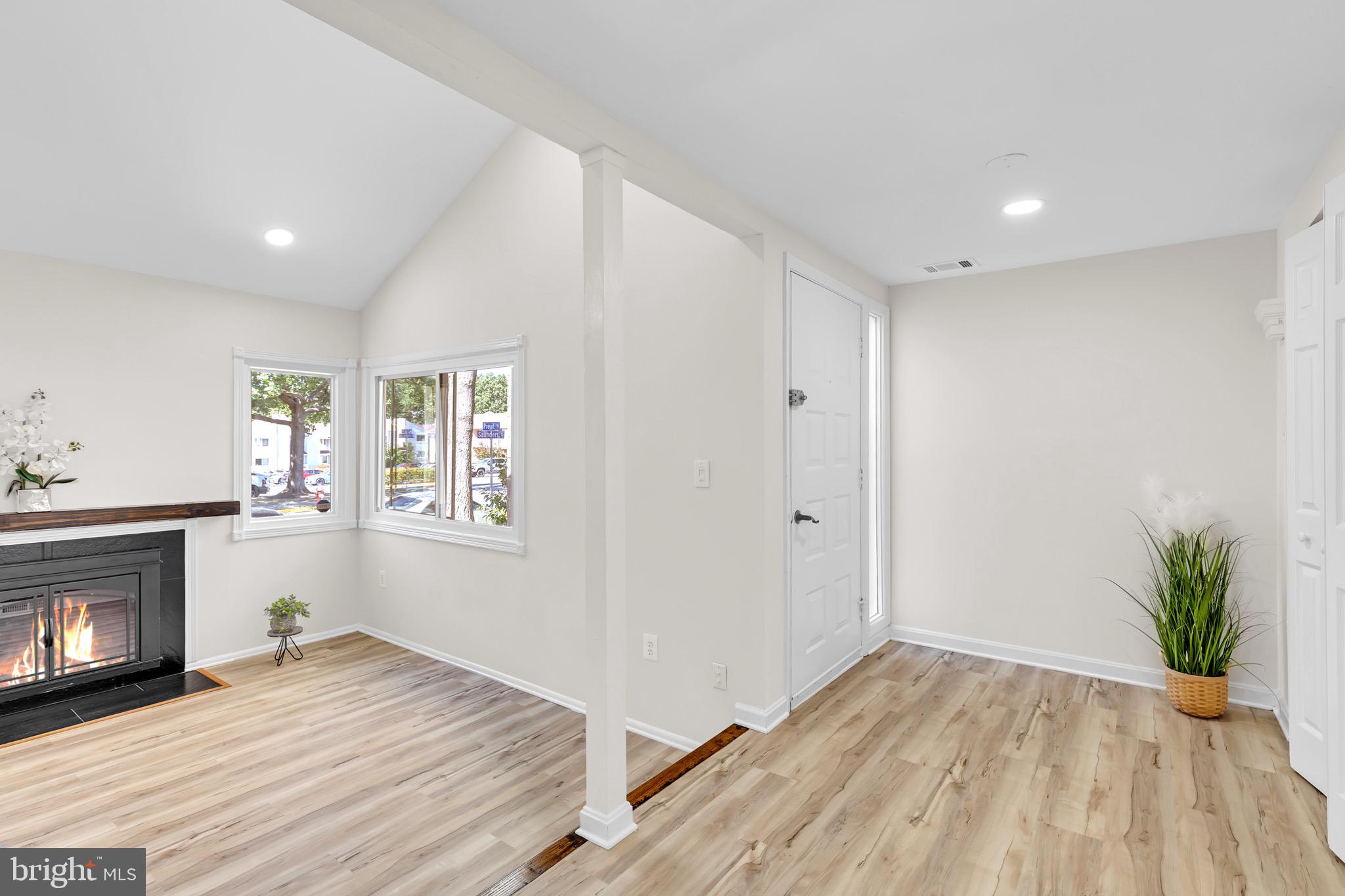 REFLECTION LAKE - Residential