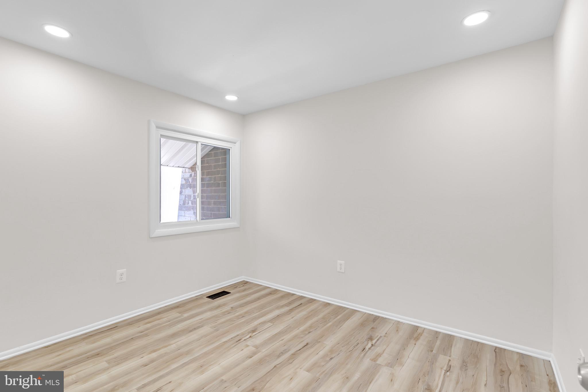 REFLECTION LAKE - Residential