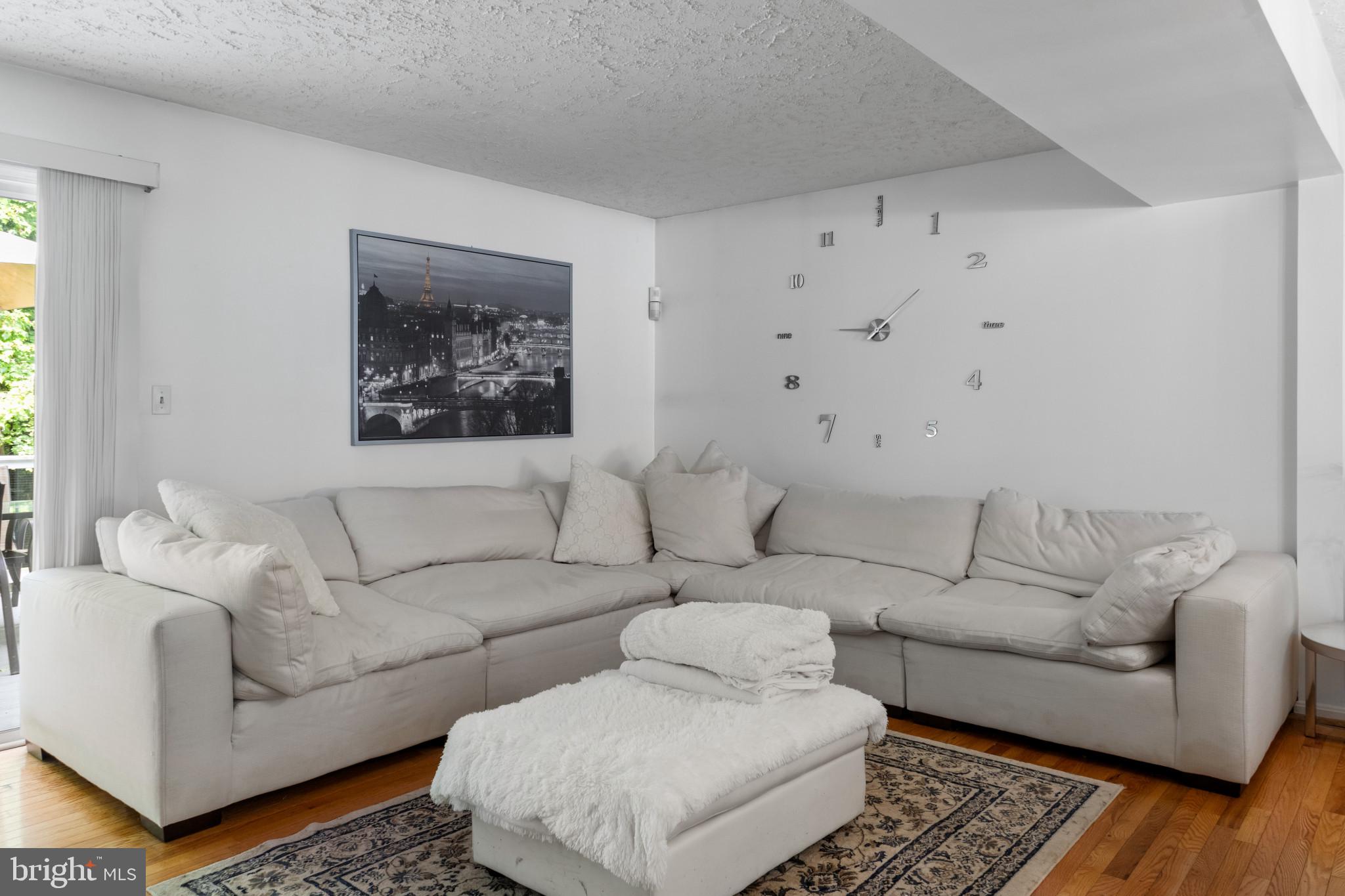 CHASE MANOR - Residential