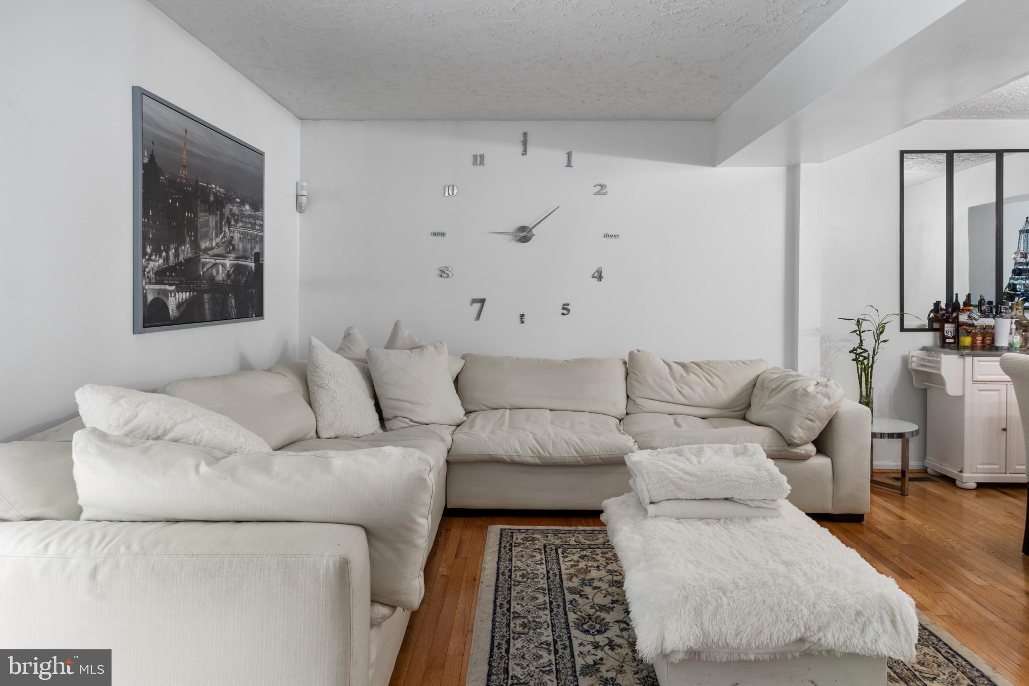 CHASE MANOR - Residential